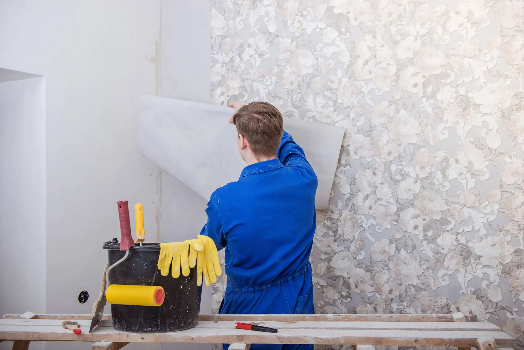 Expert wallpaper seam finishing detail work in Midtown Phoenix